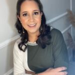 Sou suspeita pra falar do imenso carinho que sinto pela @⁨Eliane silva⁩ , foi admiração a primeira vista desde quando começamos no grupo , ela é uma inspiração pra mim , eu cresci muito como pessoa em todo esse tempo de amizade com ela pois não é só mais uma mentora ela é humana e sabe entender e ver nas pessoas o potencial que elas tem, muitas vezes eu estou desanimada e ela me coloca pra cima , me incentiva a não desisti dos meus sonhos e projetos , ela torce e fica feliz por cada conquista que eu alcanço , puxa a orelha quando é necessário mas tudo para o meu próprio bem, eu não poderia ter escolhido uma mentora melhor que ela e tenho um prazer enorme de poder falar que é uma amiga vou levar pra vida toda , te admiro muito princesa deus abençoe sempre esse dom de enxergar nas pessoas o que poucos conseguem. E quem estiver precisando ela é a melhor escolha🥰🌹❤️